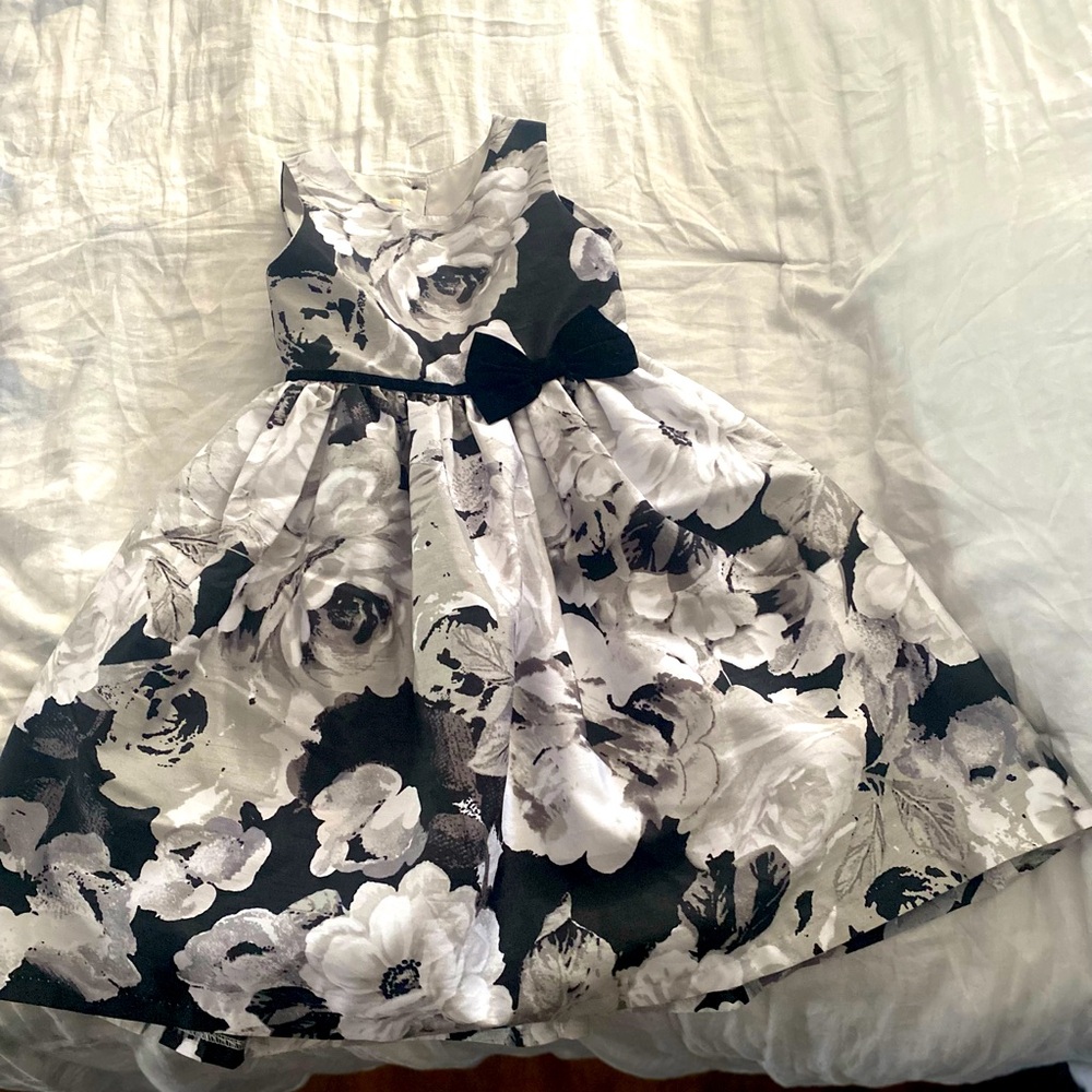 Laura Ashley girls size 6 floral organza dress with dainty bow detail